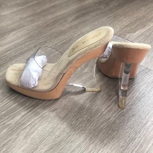 Kris K Clear Lucite Wedge Wood JLO 6.5